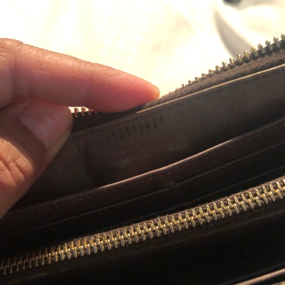 Authentic Miu Miu Wallet - Picture 4 of 16